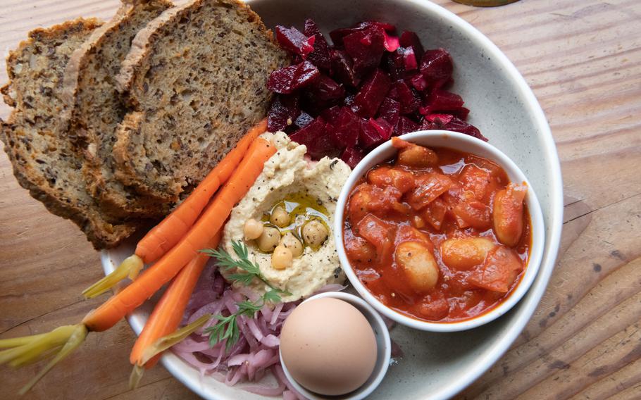 The Classico at Cafe Susann in Kaiserslautern, Germany, is full of flavor, particularly the homemade baked beans in tomato sauce.