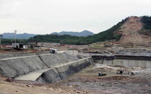 Construction work takes place at the site of the Grand Ethiopian Renaissance Dam near Assosa, Ethiopia on June 28, 2013.