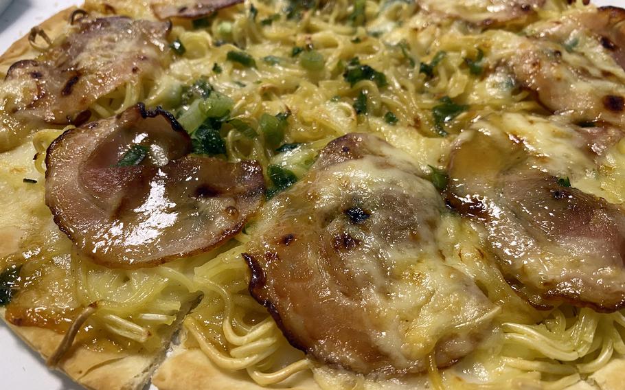 Kotteri-fuu Ramen Pizza is a collaboration between Pizza Hut and Tenkaippin, a popular Kyoto-based ramen chain known for its thick chicken-and-vegetable broth. 