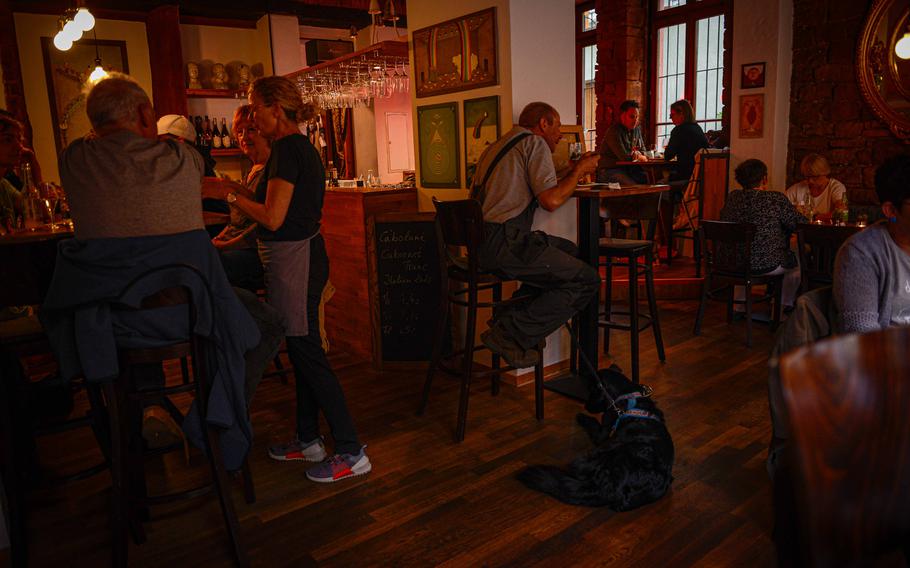 The small dining area under the wood-beamed ceiling at DieDa im Weingut in Bad Duerkheim is limited but cozy and  invites guests to relax and unwind.