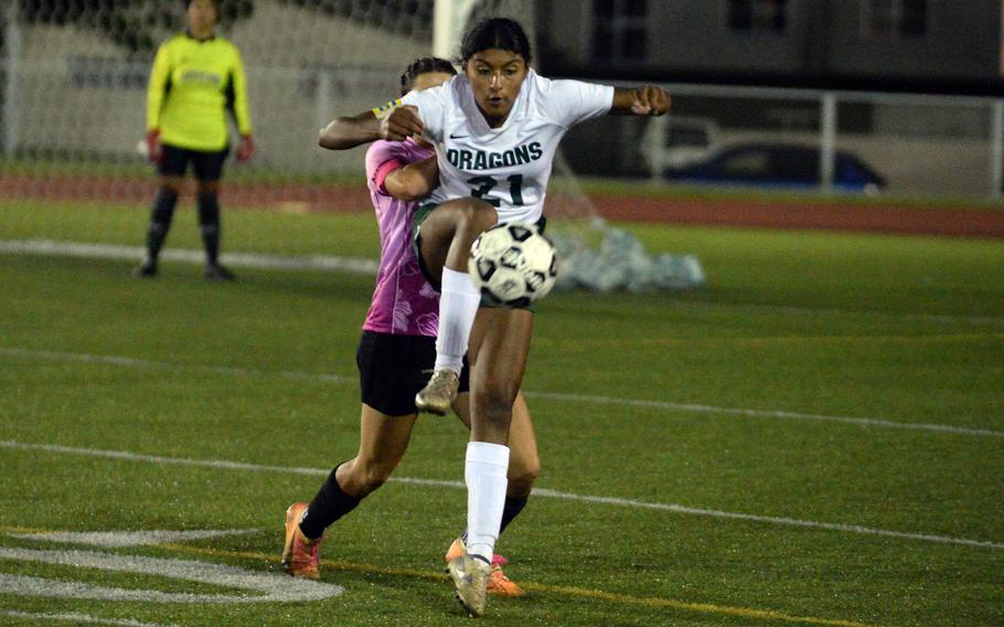 Solares Solano tries to settle the ball.