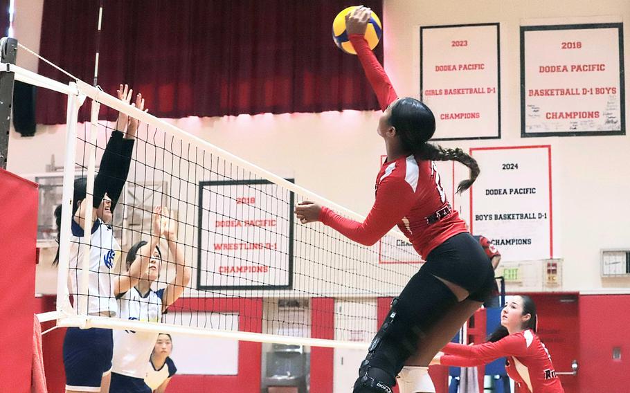 Adrianna Dogojo connects.