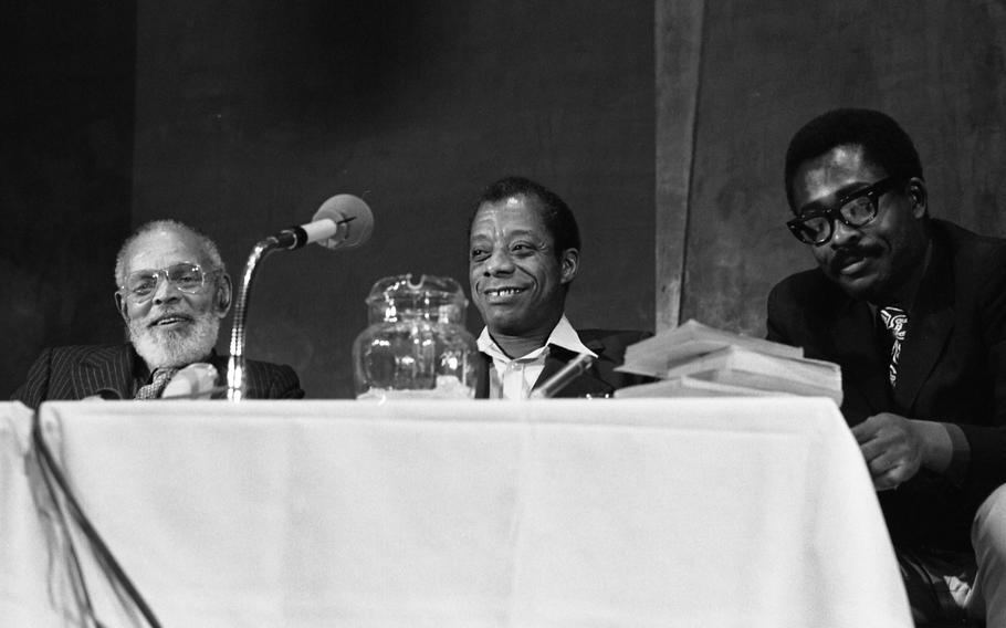Authors Chester Himes (left) and James Baldwin (middle) at the “Black Literature Night” and “Discussion of the Racial Situation in America and Europe” at the Liederhalle in Stuttgart, Feb. 16, 1973. 