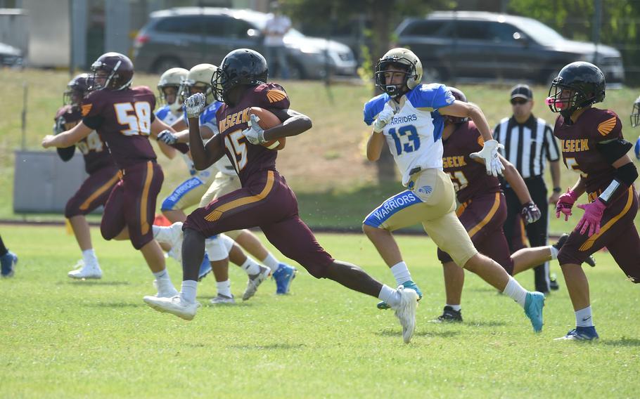 Vilseck Falcons’ Ibrahima Balde blows past Wiesbaden players on his first punt return for a touchdown. 