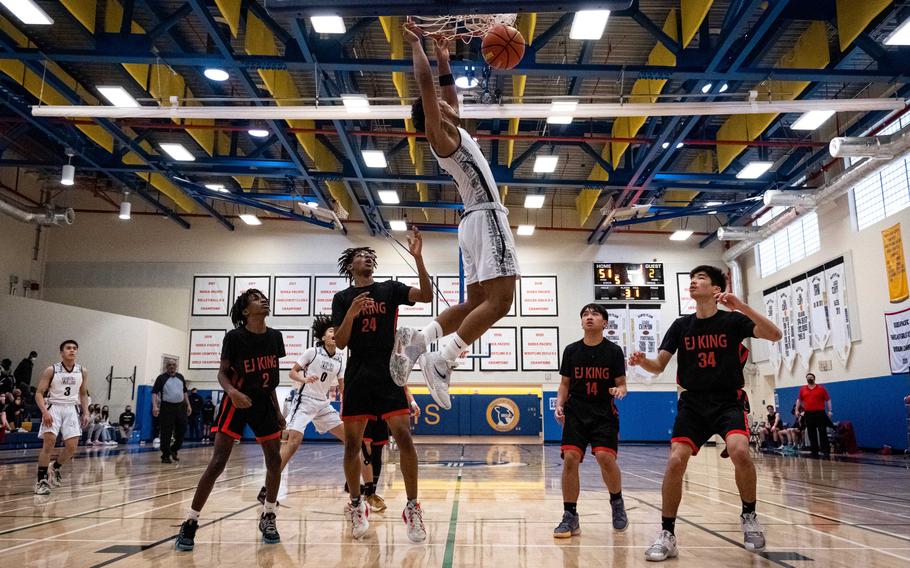 Zama’s Keshawn McNeill slam dunks over E.J. King’s Jeremy Phillips, Keith Lombard, Shan Casimiro and Nolan FitzGerald.