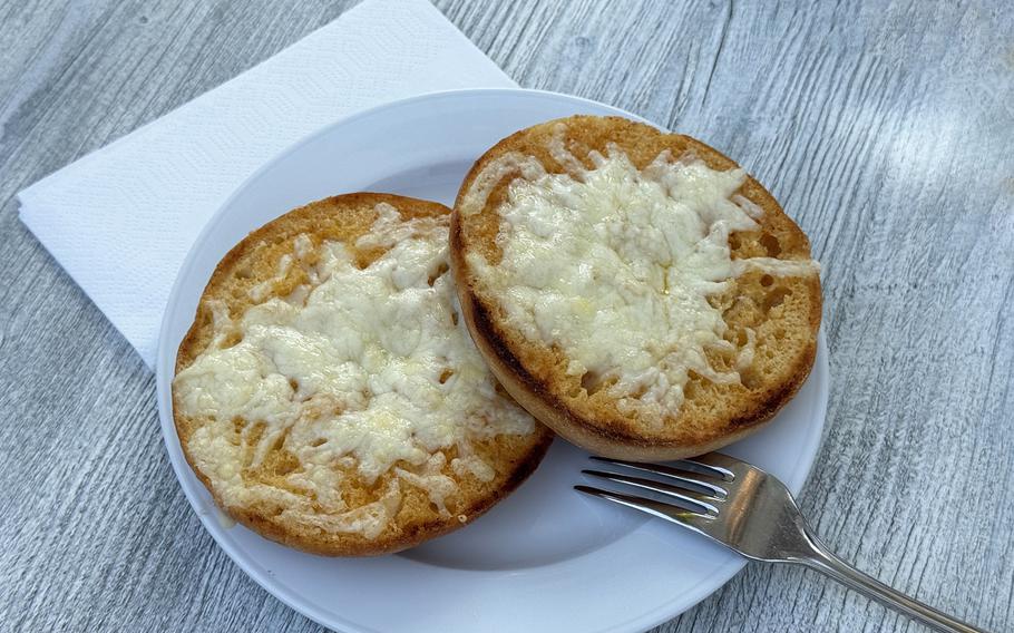 Garlic cheese bread as served at Pfeifertal.