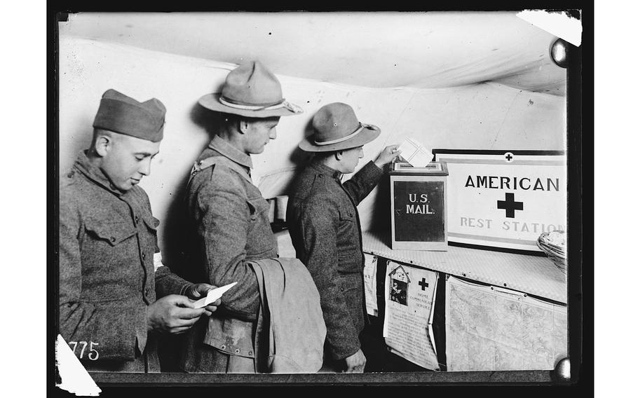Soldiers send mail.