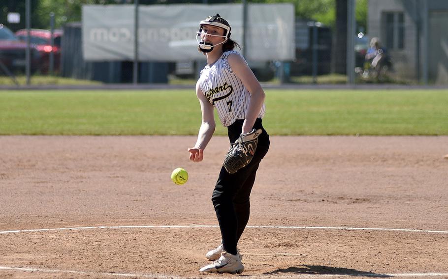 Taryn Lockhart pitches.