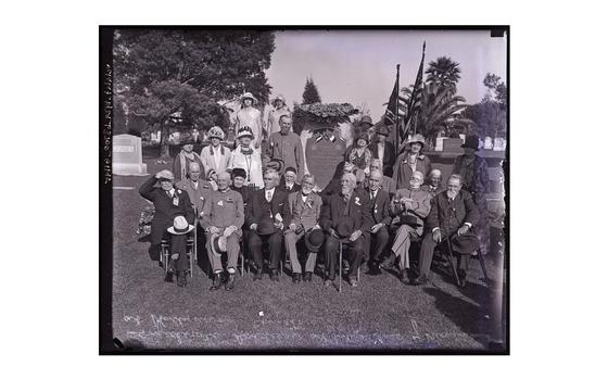 A photograph published in The Times in 1925 shows Confederate veterans and others at Hollywood Forever Cemetery for the unveiling of a monument to fallen soldiers of the Confederacy.