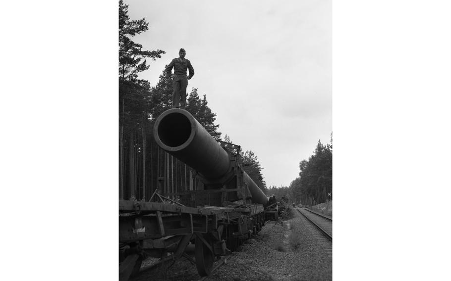 the DORA the bigs railroad gun of the wwII and of the wold by