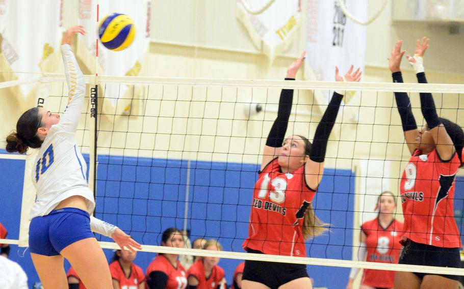 Cami Cort hits the ball.
