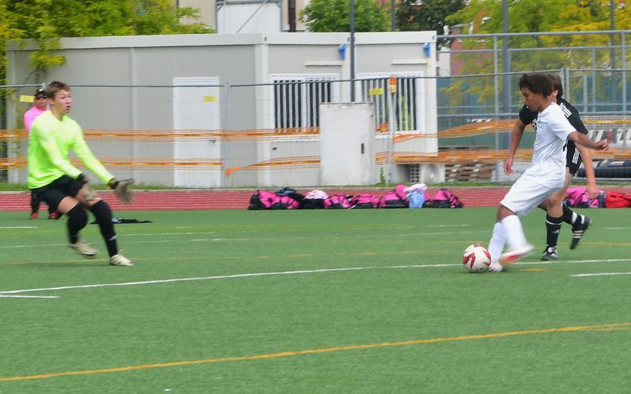 Joshua Banks of the Naples Wildcats attempts to score a goal against Vicenza’s goalie Sam Grady during a match Saturday, April 27, 2024 on Caserma Del Din.