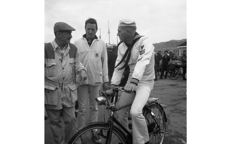 Steve McQueen with members of the production cast on “The Sand Pebbles” film set.