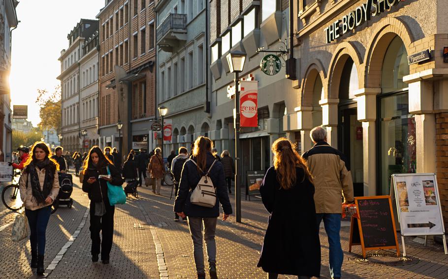 The Hauptstrasse, Heidelberg, late afternoon, with shopping fully in progress. 