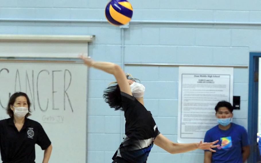 Shanaya Ungos, a senior, is one of three Osan girls volleyball players who have gone to a Korea postseason tournament  back in 2019. Now, the Cougars are the second seed behind Humphreys in this weekend's KAIAC Cup Tournament.