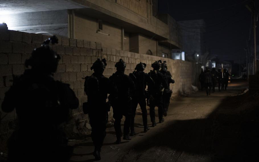 120p na               Members of Iraq's Counterterrorism Service approach the location of a suspected former member of the Islamic State in Fallujah, Iraq, on Jan. 17, 2021. MUST CREDIT: Photo for The Washington Post by Charles Thiefaine