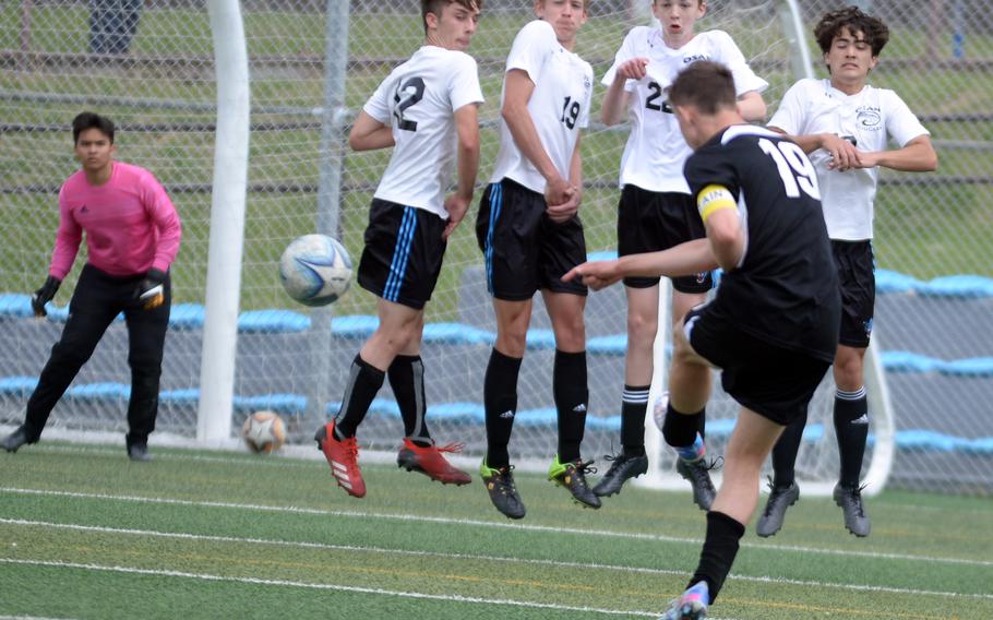 Humphreys' Garrett Smith fires a free kick toward Osan keeper Stephen McCool and around a wall of Cougars defenders Luigi Nasci, Brandon Edmunds, Charlie Edgar and Colin Hafdahl.