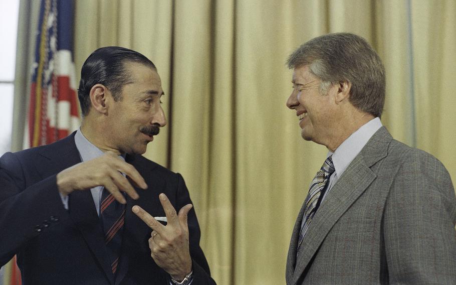 El presidente Jimmy Carter con Jorge R. Videla, presidente de Argentina, en una reunión en la Casa Blanca en Washington el 9 de septiembre de 1977.