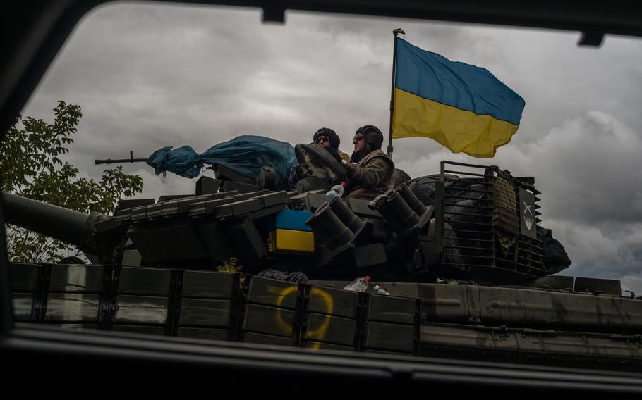 A Ukrainian tank crew on the road to Izyum during the counteroffensive.