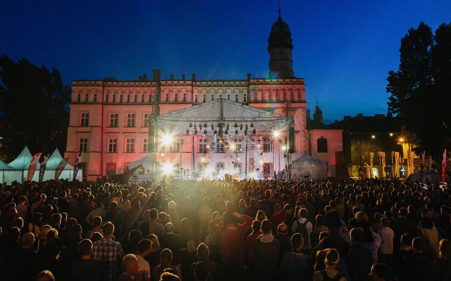 The EtnoKrakow/Crossroads Festival showcases stars and rising talents of the Polish and international ethno and world music scene. The festival will take place in early July.