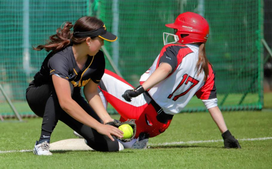 Autumn Hendra is safe at third.