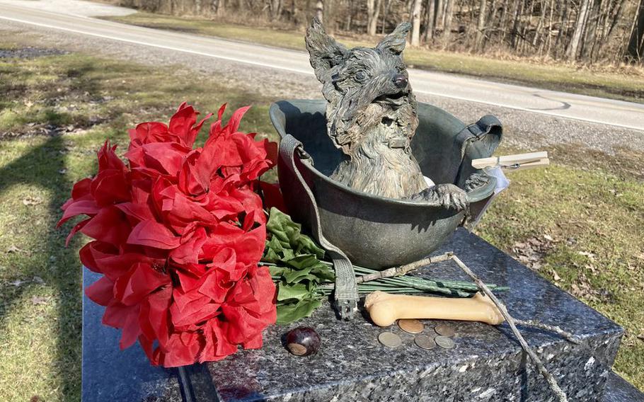 Smoky Memorial celebrates Smoky, a Yorkshire Terrier that aided troops during World War II.