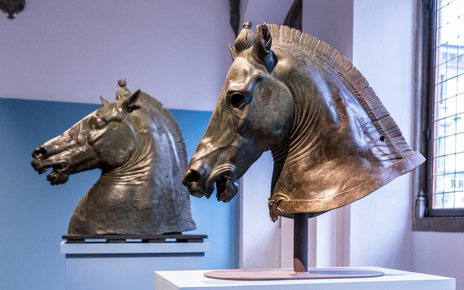 In front, the head of an ancient Greek equestrian statue once in Cosimo de Medici’s classical collection, under the care of Donatello. Behind, on the left, Donatello’s bronze head of a horse. 