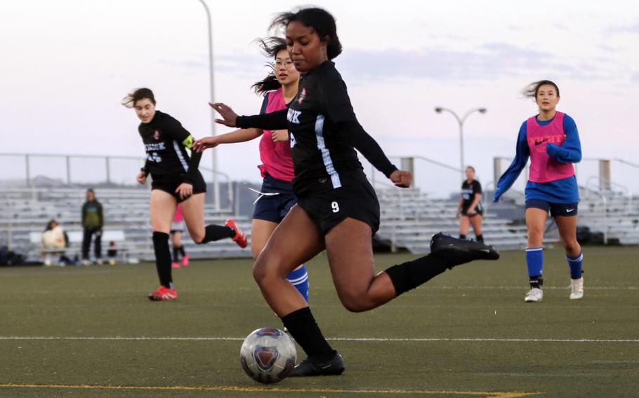 Alyssa Staples gets set to kick.