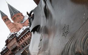 The Star of David is inscribed into the base of the Heunen Column in Mainz with the citys cathedral towering in the background. The Star of David is meant to symbolize the impact Jews had on the city. However, centuries of persecution have destroyed most physical traces of that history. 
