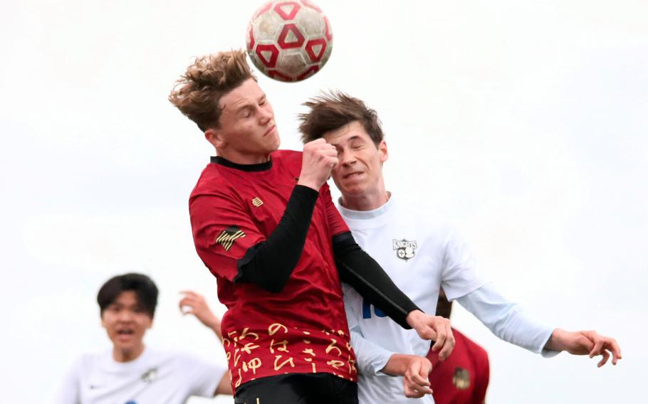 Nathaniel Cofffey and Timothy Oue battle.
