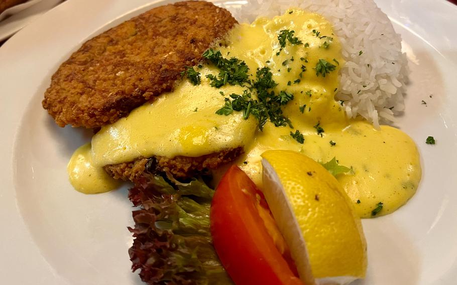 The vegetarian schnitzel with bearnaise sauce and rice at the Duerkheim Giant Barrel. The restaurant offers a small vegetarian menu for those not tempted by the long list of meat lovers’ favorites. 