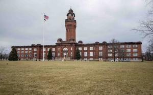GREAT LAKES, Il. (Dec. 29, 2021) A photo of Naval Sation Great Lakes Building 1. (U.S. Navy photo by Mass Communication Specialist 1st Class Joseph E. Montemarano)