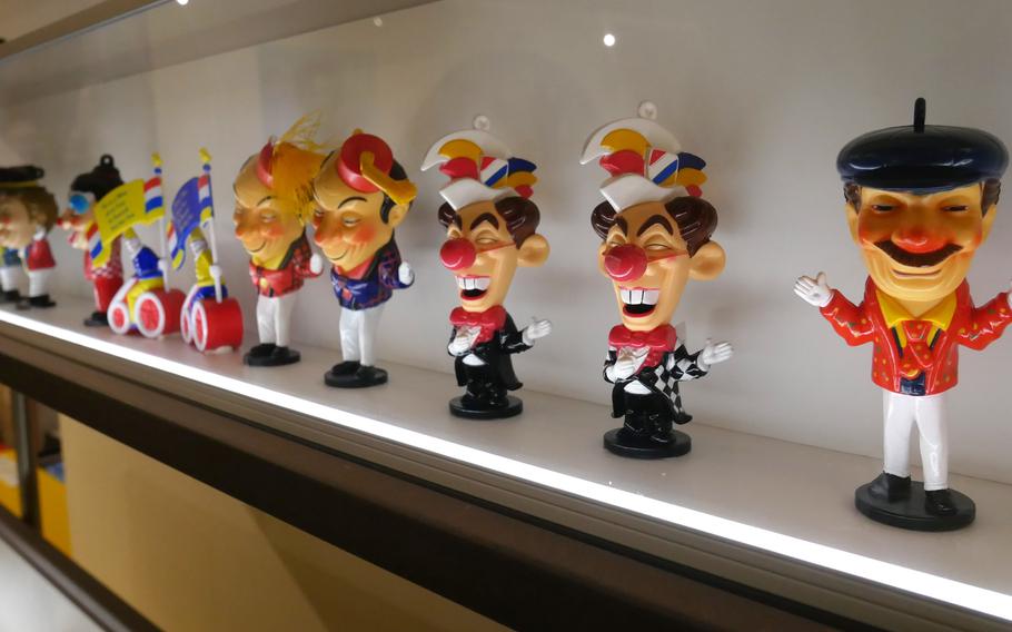 Since 1950, the organizers of the carnival parade in Mainz, Germany, have sold plaques to help pay for the parade. Many are on display at the museum dedicated to the city’s carnival history. At first, they were flat pins, but since 1971 they are plastic figures hung around the neck.