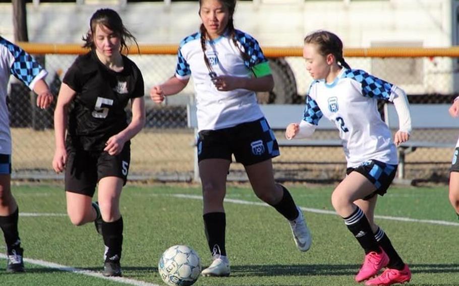 Daegu’s Leilani Rice and Osan’s Clarice Lee and Cailynn Fennell try to play the ball during Friday’s Korea girls soccer match. The Cougars won 5-2.