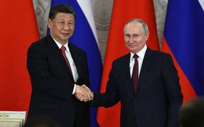 Russian President Vladimir Putin, right, and Chinese President Xi Jinping shake hands after speaking to the media in Moscow on March 21, 2023.