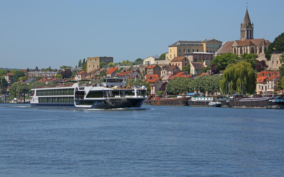 An eight-day riverboat cruise through France provided delicious meals, touring convenience and nonstop picturesque views.