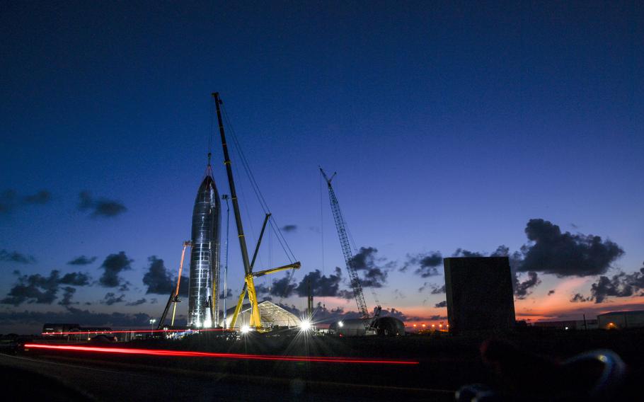 Workers put the finishing touches on the Starship prototype in Texas in September 2022. 