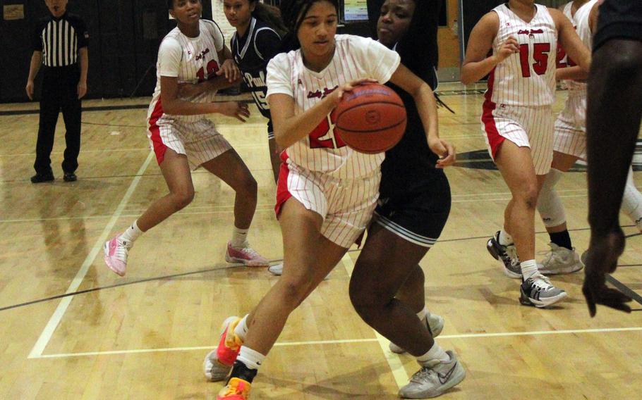 Kinnick's McKenzie Johnson drives against a St. Paul defender.