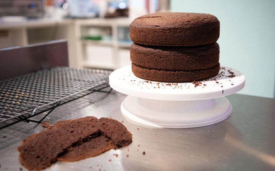 An eight-inch round cake at K-Town Cupcakes, in Kaiserslautern, Germany, before being frosted. A one-layer cake consists of three cake pieces. 
