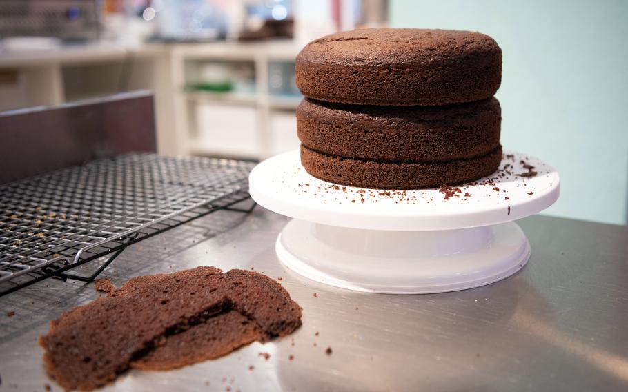 An eight-inch round cake at K-Town Cupcakes, in Kaiserslautern, Germany, before being frosted. A one-layer cake consists of three cake pieces. 