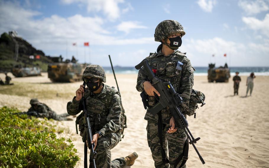 South Korean marines take part in an amphibious raid during a multinational Rim of the Pacific drill at Marine Corps Base Hawaii, July 30, 2022.