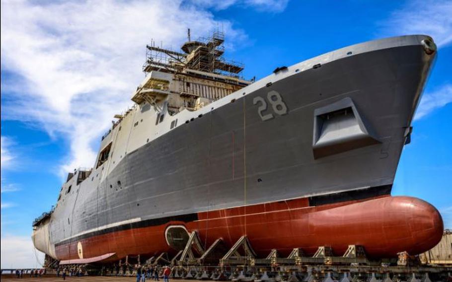 Amphibious transport dock ship Fort Lauderdale (LPD 28).