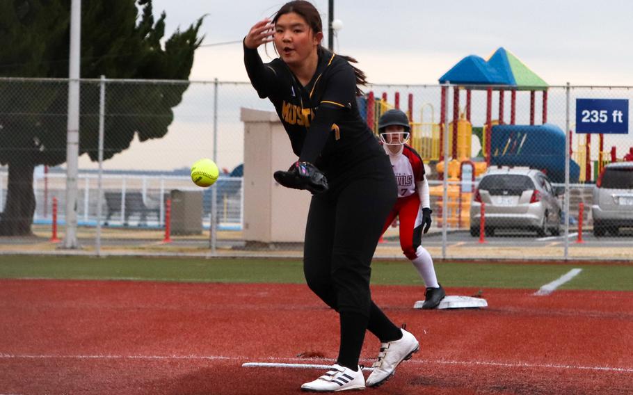 Chaness Kin pitches.