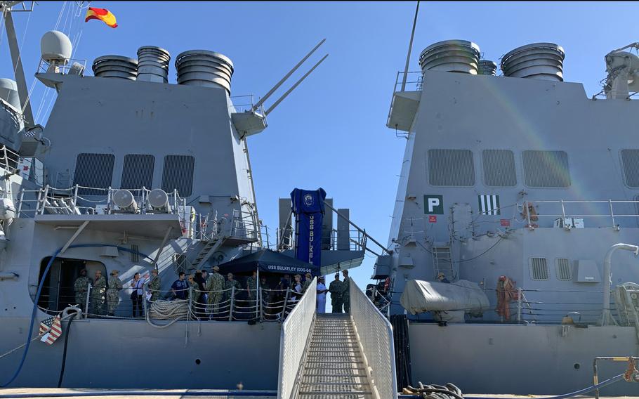 El destructor USS Bulkeley llegó a la Estación Naval de Rota, España, el miércoles 18 de agosto de 2022, como parte de una transición de puerto base y la Armada planea rotar gradualmente sus destructores en el teatro europeo. 