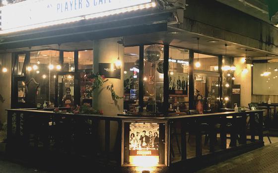 Player's Cafe in Okinawa city offers world-class atmosphere, not to mention delicious food and drinks.