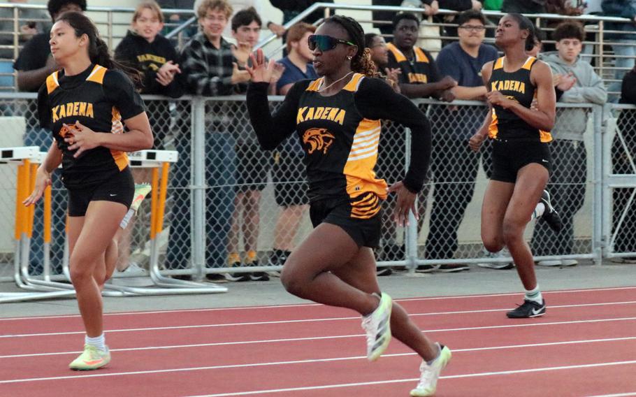 Navoni Perry runs the 100.
