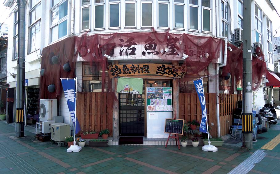 Juan is located right by the water, a stone's throw from Sasebo Naval Base. Customers can order fish so fresh, it's still wriggling on their plates. All of their fish is caught daily in local waters. They offer lunch specials, and evening offerings range from the affordable to the more expensive delacacies. 