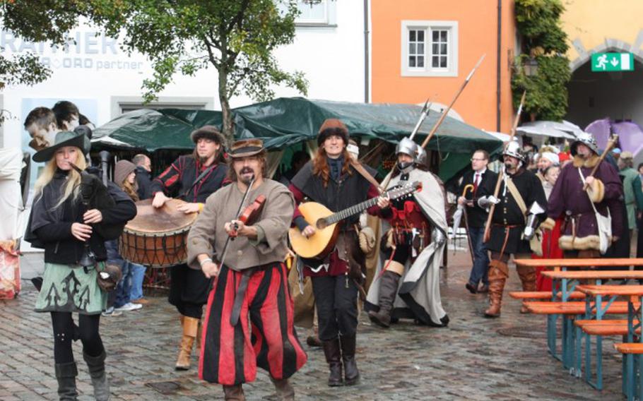 Artists, artisans and entertainers flock to the picturesque city of Meersburg on the shore of Lake Constance this weekend for the Mittelaltermarkt, or Middle Ages Market.