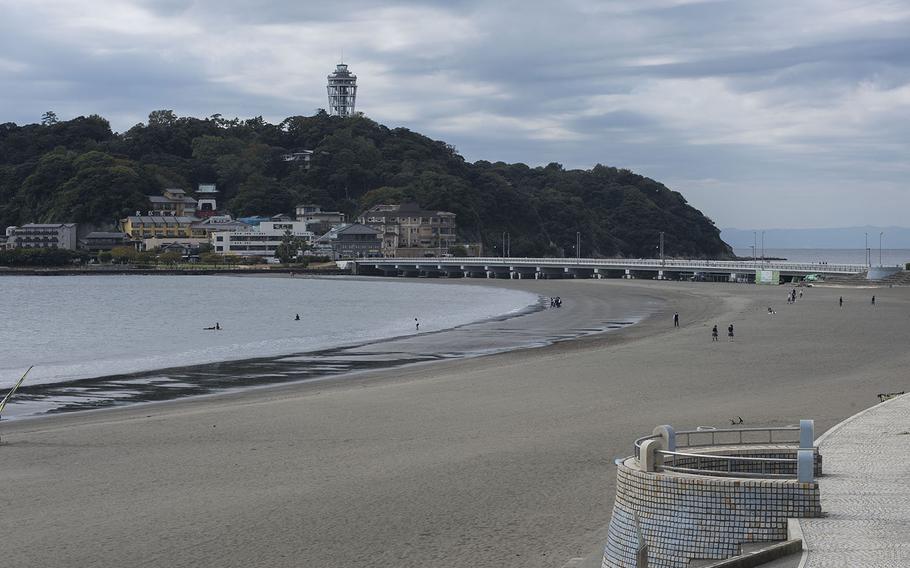 Enoshima is near Shonan beach, a trendy summer destination for surfers and vacationers from Kanagawa prefecture, nearby Tokyo and farther afield. 