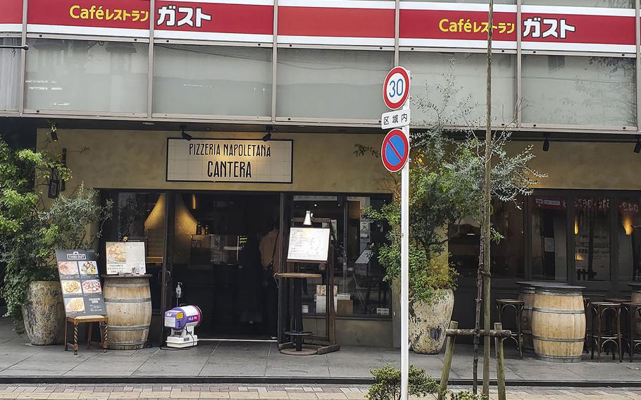 Pizzeria Cantera Napoletana is a five-minute walk from Tachikawa Station. 